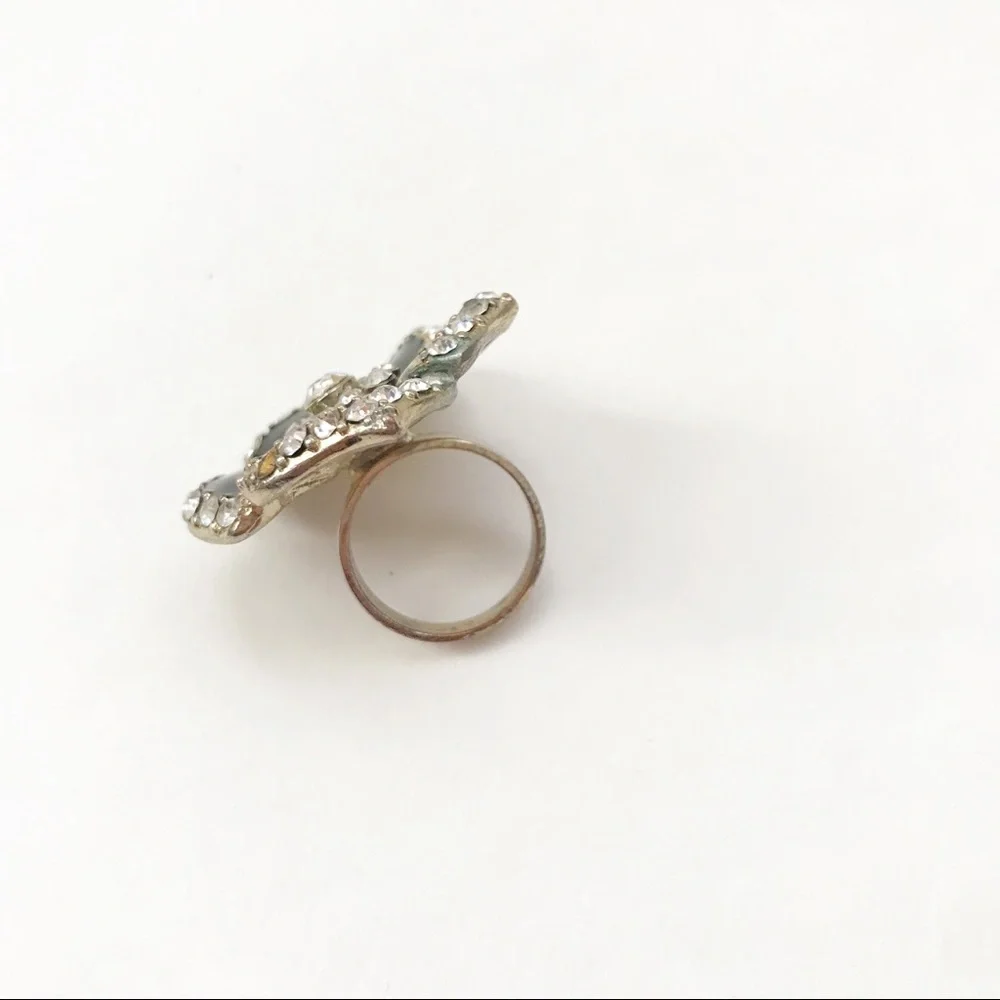 Black flower fashion ring - Picture 2 of 4